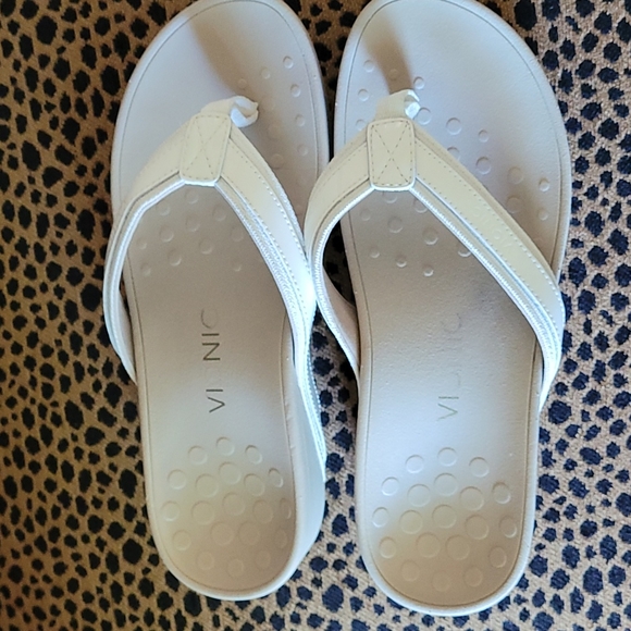 Vionic flip flops sandals size 8.5 or 9 - Picture 4 of 14